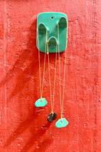 Charger l'image dans la galerie, Support Colliers 3 crochets - Faïence artisanale
