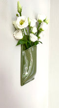 Charger l'image dans la galerie, Vase Mural Vert Sauge
