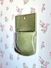 Charger l'image dans la galerie, Vase Mural Vert Sauge 3

