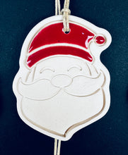 Charger l'image dans la galerie, Boîte de 4 pendentifs Père Noël pour sapin
