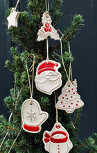 Charger l'image dans la galerie, Boîte de 4 pendentifs Père Noël pour sapin
