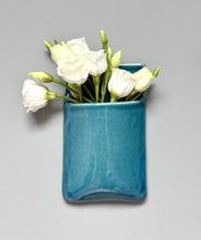 Charger l'image dans la galerie, Vase Mural Bleu Délavé
