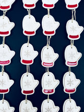 Charger l'image dans la galerie, Boîte de 4 pendentifs Moufles pour sapin de Noël
