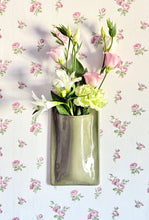 Charger l'image dans la galerie, Vase Mural Vert Sauge 2
