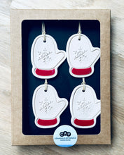 Charger l'image dans la galerie, Boîte de 4 pendentifs Moufles pour sapin de Noël
