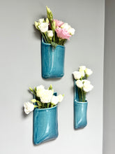 Charger l'image dans la galerie, Vase Mural Bleu Délavé
