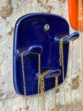 Charger l'image dans la galerie, Support Colliers 3 crochets - Faïence artisanale
