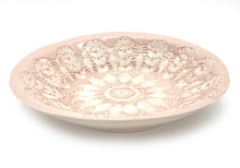Charger l'image dans la galerie, ASSIETTE CREUSE DENTELLE VIEUX ROSE
