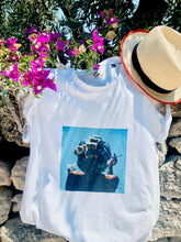 Charger l'image dans la galerie, TEE-SHIRT BIGOUDIS - 100% Cotton, fabriqué à Paris, 10% des ventes seront reversés à l'association ABRI DE FEMMES
