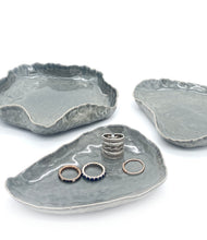 Charger l'image dans la galerie, 3 VIDES POCHES / PETITS PLATS GRIS VERT BRILLANT
