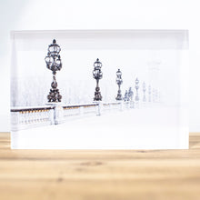 Charger l'image dans la galerie, Bloc Plexi 10x15 cm - PONT ALEXANDRE III SOUS LA NEIGE
