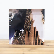 Charger l'image dans la galerie, Bloc Plexi 10x10 cm - SMOKING BUILDINGS NYC
