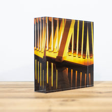 Charger l'image dans la galerie, Bloc Plexi 10x10 cm - FONDATION VUITTON
